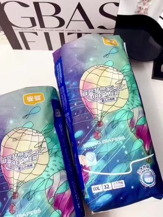快来薅宜婴梦想家纸尿裤的羊毛了!单片低至几毛钱,超大弹力腰围对胖宝宝很友好,加宽防侧漏边更防漏。单层做到的超薄透气性非常好,蜂窝状的导流层能让尿液迅速扩散并下渗,赶走屁屁闷湿感,时刻保持干爽。趁着尺码还全,赶紧给宝宝安排上!@DOU+小助手 @DOU+好生意