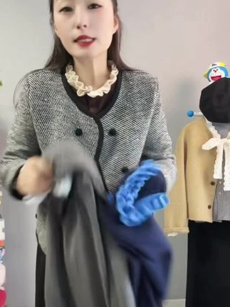 时尚气质长袖上衣2025秋冬装法式木耳边撞色宽松精仿毛衫减龄通勤#谁穿谁好看 #时尚百搭 #毛衣