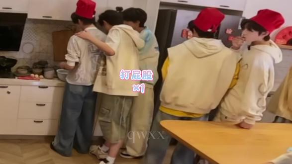 左奇函有多爱拍杨博文
#奇文 #左奇函杨博文