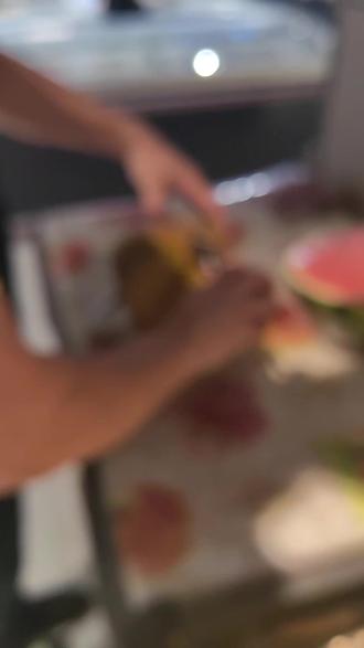五斤榴莲出了三斤果肉,这出肉率算高吗? 不常吃榴莲,今天路过超市花130元买了5斤榴莲,出了3斤果肉,这出肉率算高还是低?#榴莲出肉率 #开榴莲就像赌人品 #开榴莲
