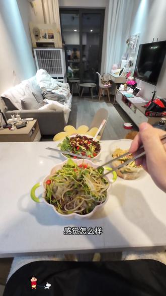 2|下班日记:哈喽啊,是不是两个人在一起时间久了就很有默契心意相通啊。#vlog日常 #做饭 #情侣 #vlog千亿流量扶持计划