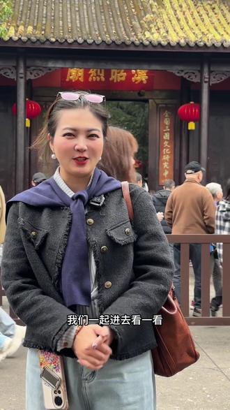 #成都 #三国 #武侯祠 成都武侯祠,中国历史上唯一一个君臣合祀庙,唯一一对似君臣似知己的两位盖世英雄,心心相惜,一个用人不疑,一个一诺千金,这样的关系世上不会再有!