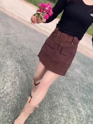 “要把自己养得好好的、 不管到任何人🉐 掂量掂量 才敢靠近你,这不是高傲是 清醒”#穿搭分享 #短裙aoa @DOU+小助手