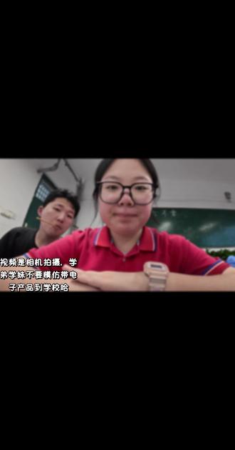 学弟学妹补药模仿 在高中的最后一周录的吃播视频,用的是拇指相机,记录美好生活#吃货日常 #回忆 #高中 #和平精英