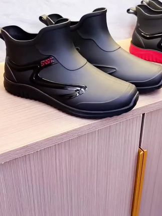 你可能没穿过这么舒适又实用的雨鞋# 雨鞋 # 男款防水鞋#实用好物 #好物推荐🔥