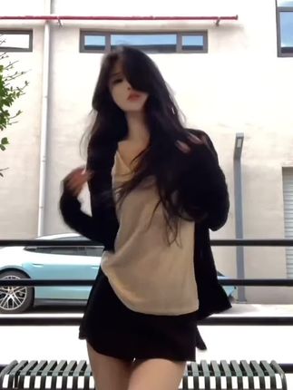 #辣妹穿搭 #早秋搭配 黑色下摆防晒开衫T恤内搭罩衫外套长袖上衣半身裙短裙包臀一步裙#开衫 #背心#性感穿搭