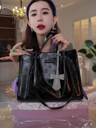 【遥哥定制】 JANITINO/新款轻奢单肩斜挎包3870压纹黑{赠挂饰}#包包推荐 #百搭包包 #平价包包 #潮流女包 #新款包包