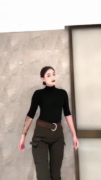 你知道你哪里不如我吗 对于他 我皱一下眉头都比你哭有用