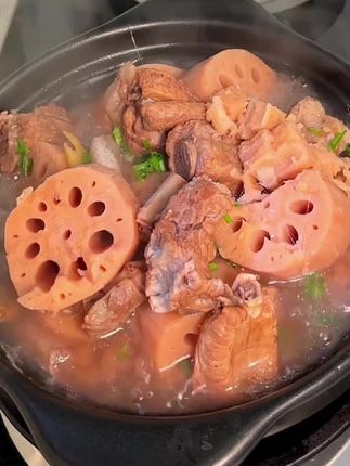 正宗的南沙新垦莲藕来拉,粉粉糯糯的,吃起来还有甜味,新老朋友可以尝试了!#新垦莲藕 #现挖现发