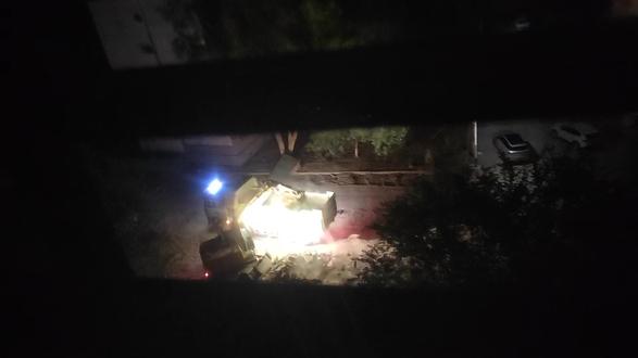 凌晨1点26,小区里面窗户下施工,只有我一家吵还是都没住人