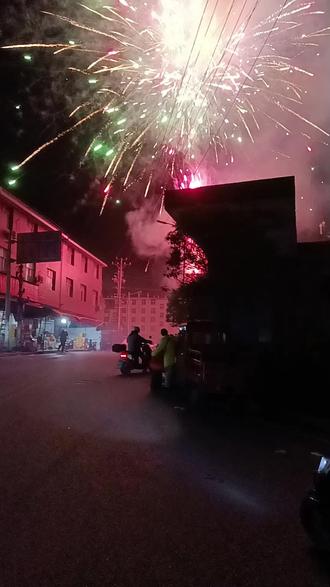 过年啦,过年啦,鞭炮放起来