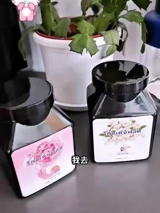 想要头发柔顺飘逸吗?试试这个角蛋白发膜吧!它里面含有丰富的角蛋白营养成分,可以让你的头发更加柔顺光滑,就像做了spa一样舒服,还能改善你的发质问题哦!它的香味也很特别,是那种淡淡的清香的感觉,闻起来很舒服。赶快点击下方链接把它带走吧!