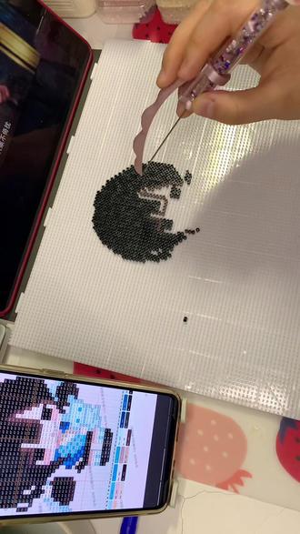 挑战100个拼豆第三弹来啦!进度(3/100)拼友投喂的图纸古早萌妹@•ɷ• 快来看呀!图纸来源:🍠006#做手工我是认真的 #拼豆 #拼豆图纸 #手工 #手工diy