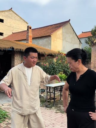 姐妹们都说给他一次机会,看他珍不珍惜吧!#三胞胎abcd @三胞胎ABCD日常 @三胞胎ABCD穿搭号