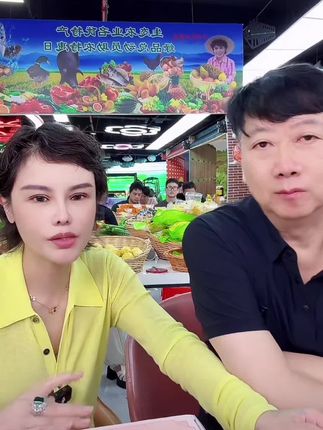 新鲜黄金百香果,搭配什么水果都可以,夏天来一杯百香果冷饮,身心舒畅,#小影夫妇 #百香果