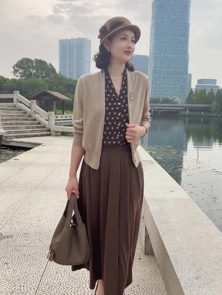 #穿搭 #显瘦穿搭 #时尚妈妈装 #洋气减龄 #秋冬穿搭 @DOU+小助手
