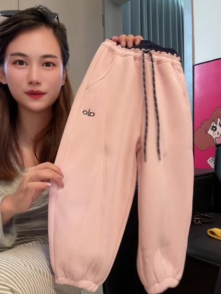 面料棉棉的很舒服,还是加绒款的很暖和#品牌童装 #童裤 #儿童加厚卫裤