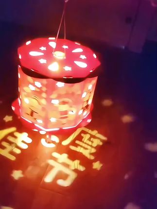 中秋提灯夜,古风发光投影灯笼点亮你的夜晚,这个节日氛围感直接拉满!#中秋灯笼 #中秋花灯 #中秋手工 #中秋节 #中秋手工灯笼 收起