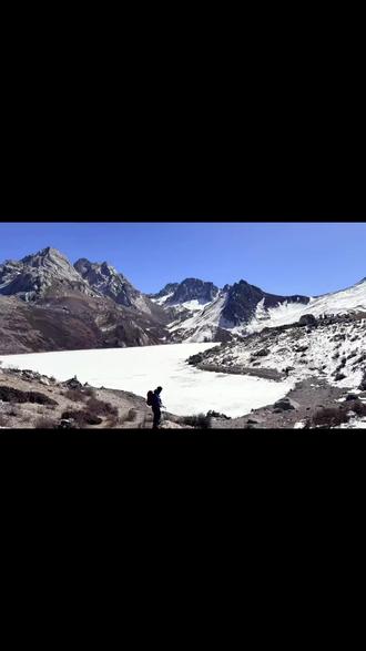 平生最恨离别苦,故作新戏一折