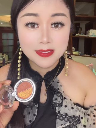 眼影可以提升女人的年轻度,让你更美,眼影技巧