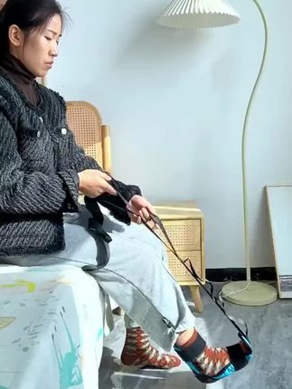 走路不稳,我们就去提高踝部的稳定性,戴上这款#好物推荐🔥 去锻炼吧!#拉伸腿部 #放松肌肉 #辅助行走 #居家锻炼