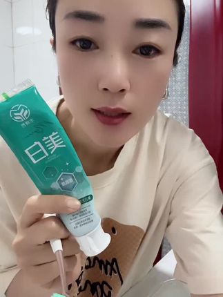 蜜颜皙白清新爆爽牙膏。#牙膏