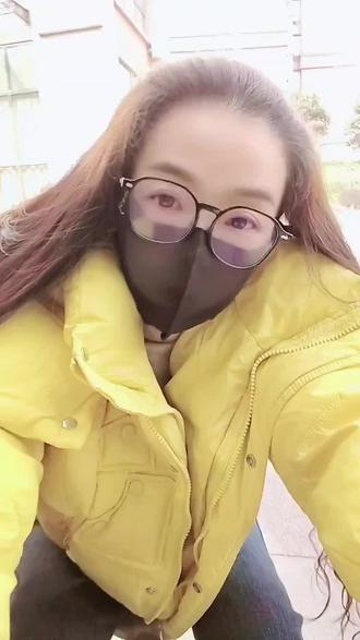 我招谁惹谁了 受伤的总是我 我将你藏进我心窝 你却用刀刺痛我