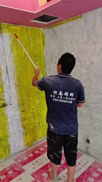 刷漆之前必须要刷界面剂 #顺风哥说装修 #装修 #旧房装修 #旧房翻新#刷漆 刷漆之前必须先刷界面剂才能更安全,分享更多装修知识给大家,让你装修不踩坑。@同辉水电暖安装 @河南同辉