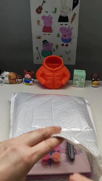 不敢想象若干年后打开,回忆起和同学们在一起的点点滴滴会有多幸福#手掌印#风琴本#毕业季