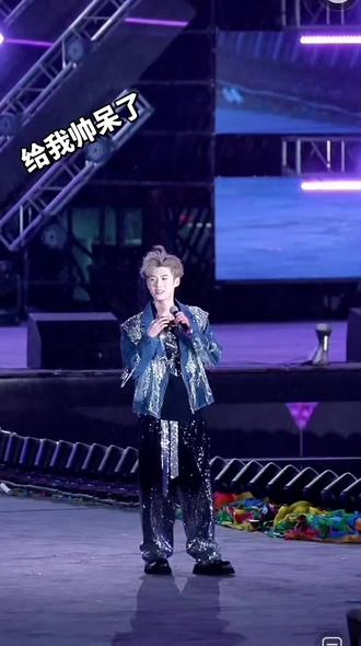 那就说好了 每一年跨年我们都要一起😗#刘佳梁 #刘佳梁万岁山 #万岁山 @刘佳梁 @努力有素质