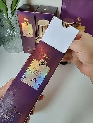 肌肤干瘪粗糙暗沉松弛还爱冒痘,化妆卡粉起皮的,这款我的后御颜精粹水你试试#密集补水莹润肌肤平衡水油#舒缓保湿柔嫩细致毛孔,打造水光肌#我的后#护肤好物