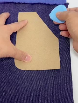 笔壳式隐形画笔 新款笔壳式隐形画粉笔,高温轻轻一烫立刻消失不见,不脏衣服不脏手不留任何痕迹。 #缝纫机 #服装厂 #做衣服 #制衣厂