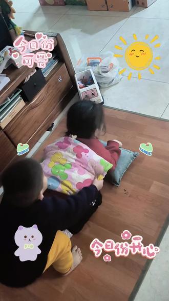 你家的姐姐不仅能陪你看书,还能让你无限次畅玩摇摇马,还具有智能语音点歌功能,幸福的很啊小弟!#幸福瞬间 #生活碎片记录 #家庭氛围感 #童年快乐 #成长足迹