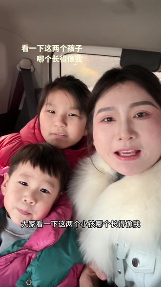 看看他俩哪个长得像我……#娘仨组合 #一起住过最贵的房子 #看过来 #遗传