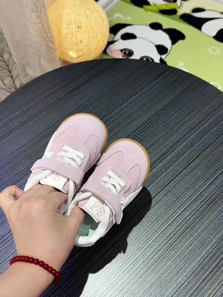 女宝宝鞋子糖果色潮流板鞋2025春秋新款儿童运动鞋软底时尚休闲鞋#儿童鞋子 #软底软面 #百搭鞋子 #儿童穿搭