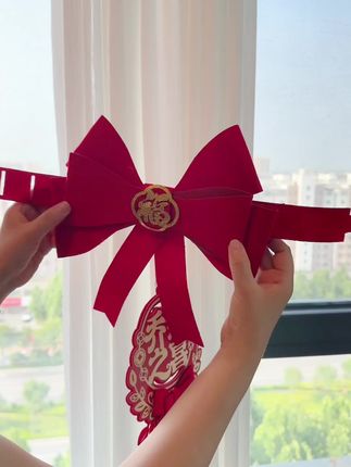 搬新家的话咱的客厅窗帘呀绑上这个蝴蝶结的窗帘绑带真的太提升喜庆感了#搬家乔迁装饰用品推荐 #入宅大吉 #仪式感不能少