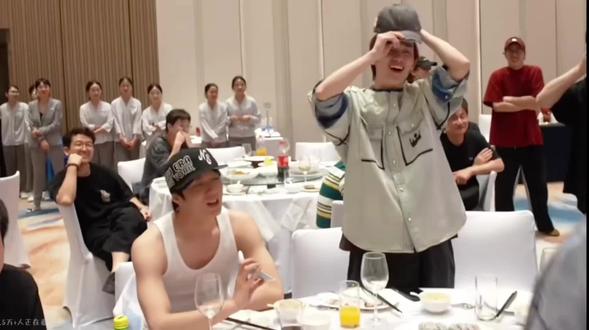 不er,六万六千六百六十六就这么发出去了,这个世界对我的霸凌从丁程鑫不是我师兄开始.#丁程鑫#余政霖#TF家族新年音乐会纪录片 #时代峰峻