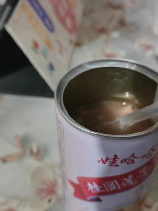 吃个八宝粥,搞的我偷吃一样,两只眼睛盯着看,小可在不远处也在看,两个像监视器一样#猫咪 #被监视 #可爱到爆炸💥 #八宝粥 #铲屎官的乐趣