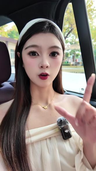 投屏功能看电影还是非常方便的,而且连接也很简单哦#蔚来 #蔚来ES8 #蔚来汽车 #用车知识 #用车小知识