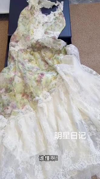 宋祖儿这条蕾丝碎花裙也太好看了吧!!#宋祖儿 #很仙的一条裙子 #气质仙女裙穿搭 #碎花裙 #显高显瘦穿搭