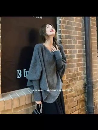 慵懒风V领针织衫毛衣外套2025春秋新款不规则设计感蝙蝠袖女上衣#新款不规则设计蝙蝠袖上衣#不分年龄谁穿谁好看#每日分享