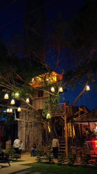 🌳魔法树屋太美啦好治愈!夜晚是另一种感觉~
#大烟囱柴窑面包 #北海树屋 #北海面包店 #北海下午茶 #周末去哪儿