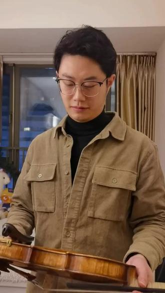 今天讲一讲揉弦,有什么问题可以在评论区留言哦#小提琴 #练琴