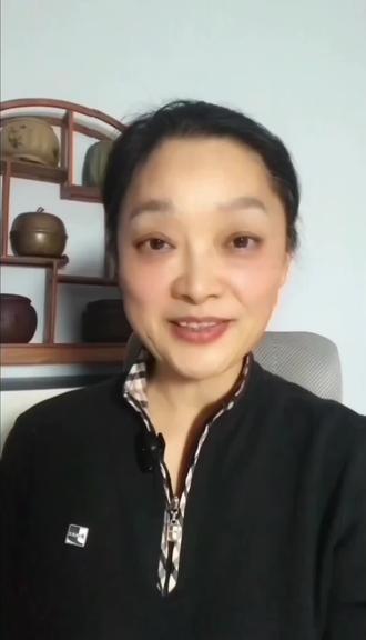 #手机使用技巧 #手机的隐藏功能 #sos紧急联络 #邓姐手机课堂 手机自带的SOS紧急联络,功能设置与使用方法。