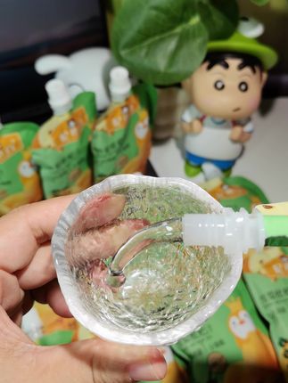 立秋了,天气干燥,赶紧给家人安排一箱妃小白雪梨枇杷汁吧!它家精选优质雪梨和枇杷,配料表干净,全家老小都能放心喝。#雪梨枇杷汁 #儿童饮品 #好喝不贵 #夏日饮品
