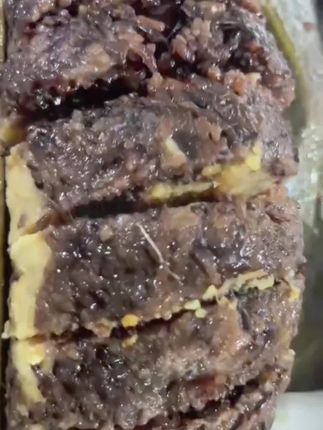可惜没没吃过这个墨米大肉粽,灰米大肉粽,超级美味#肉粽 #广西大肉粽#墨米粽