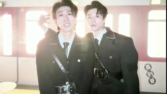 #摇汞青年 #蒋易 #孙天宇 #喜人奇妙夜
听你们铿锵有力的说出摇汞青年
我们确信你们注定会幸福的