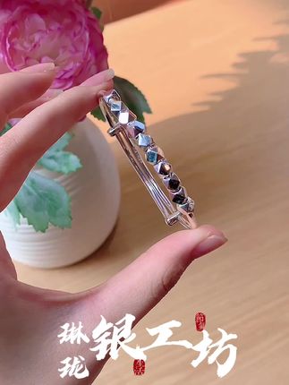 经典转运珠手镯,东方美学的时尚演绎 可调节活口设计,适配不同腕围 ,“以吉祥符号,装点日常穿搭”,#足银手镯#手镯#转运珠手镯 #东方美学 #听说每个女孩都有一个银手镯