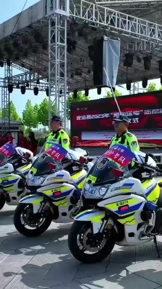 又是一年高考季,又是一次爱心接力!定远县义工协会第九届'爱心送考'公益行动正式启动!现面向全县招募爱心送考车辆,为莘莘学子保驾护航!"
自活动开展以来,我们已累计护送5000多名考生安全抵达考场。每一辆爱心车,都是一份温暖的承诺;每一位志愿者,都是学子追梦路上的守护者。"
今年,我们需要你的加入!只要您的车辆手续齐全、车况良好,6月7日至8日9日有时间参与,就能成为爱心送考车队的一员!"
报名方式很简单:直接拨打热线13955037181许友会13855075569关礼兵报名,让我们携手,用爱心为考生铺就一条畅通无阻的赶考之路
"爱心送考,为梦护航!6月7日-8日9日,期待您的加入!定远县义工协会第九届爱心送考行动,让我们不见不散!"
定远县义工协会