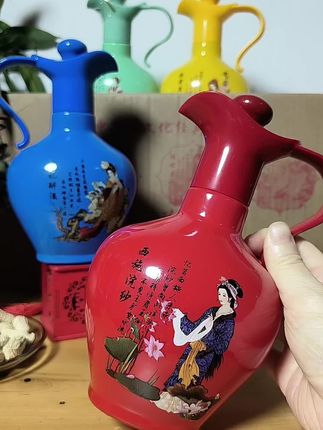 💥家人们!超绝的砚洋四大美女酒器摆件来咯✨ 这颜值直接拉满,不管是爱酒人士收藏,还是当作家居工艺品摆件都超合适,高档大气 #酒文化 #传统工艺 #工艺品摆件 #高端大气 @抖加上热门dou+热点宝